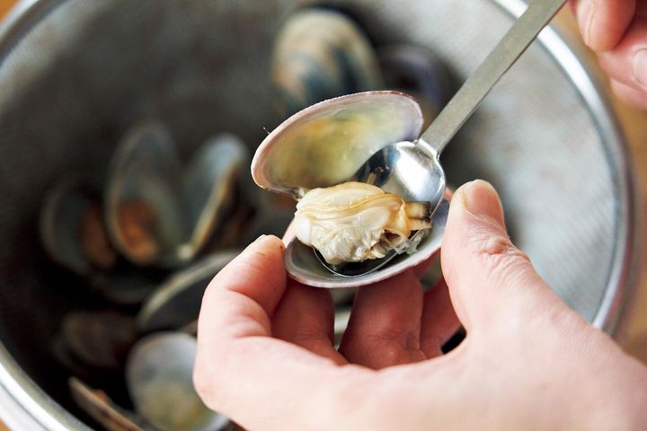 アサリを蒸し煮にする
