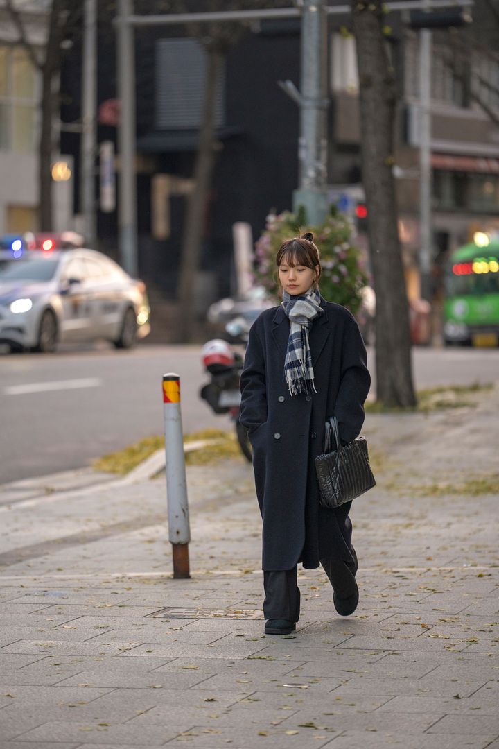 気取らないベーシックスタイルにお団子ヘアが可愛いのです【番外編：韓国】
