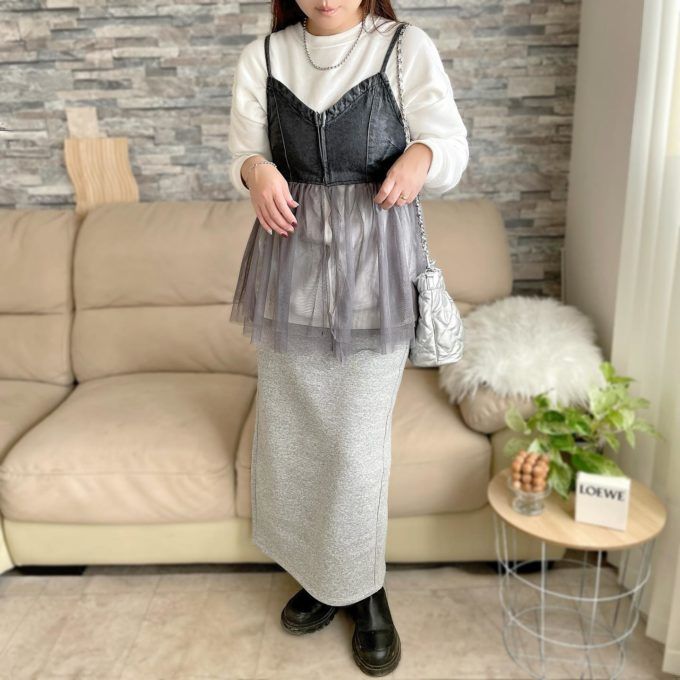 デニムビスチェ×GUのグレーの「ヘビーウェイトスウェットナローロングスカート」