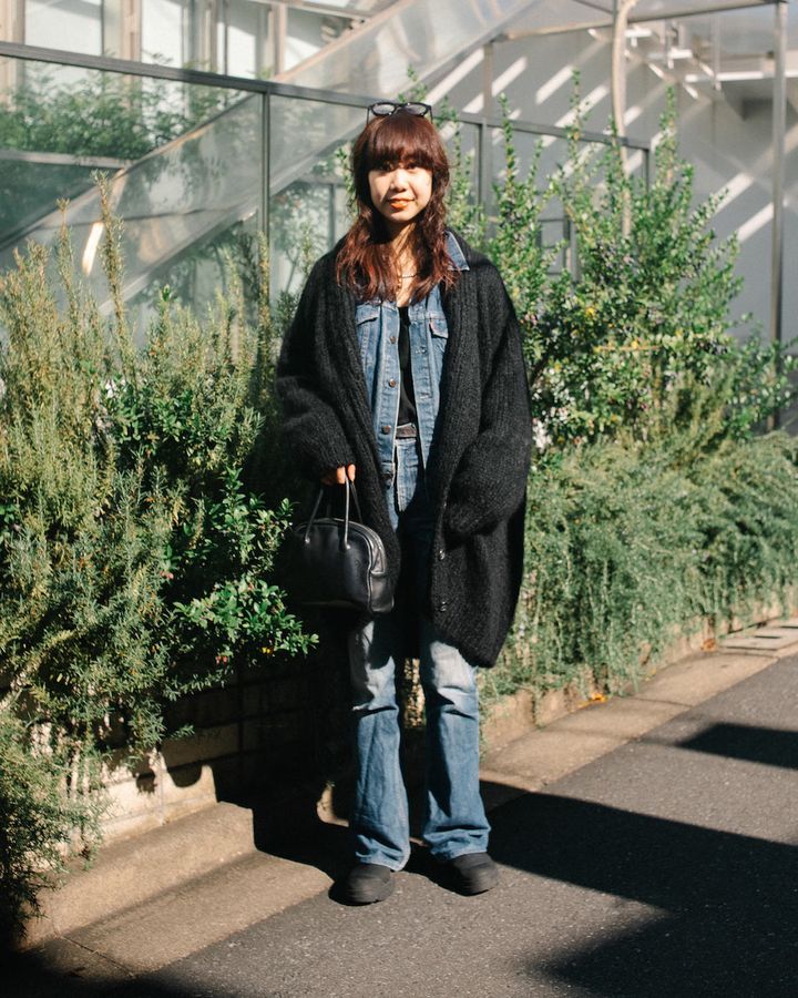 センス溢れる真冬の“デニム”ルック5選。重ね着でコーデを洗練させよう【TOKYO SNAP】