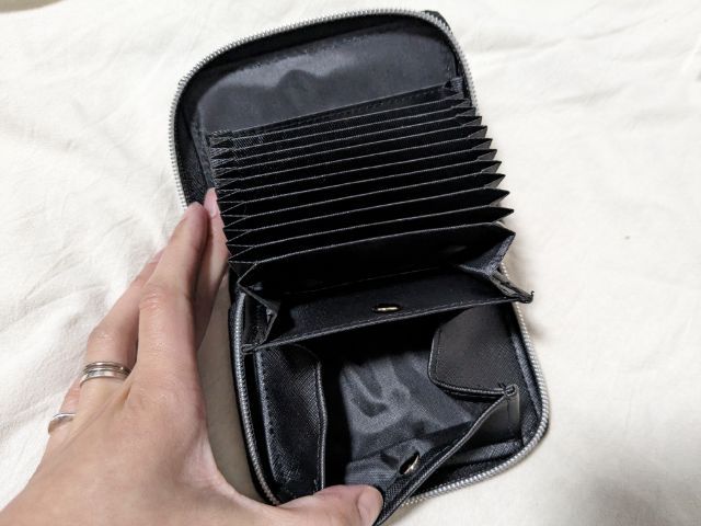 中を開いたところ