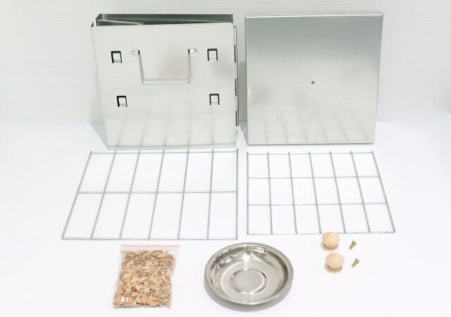 モノマスター3月号増刊の付録は組み立て式の燻製器