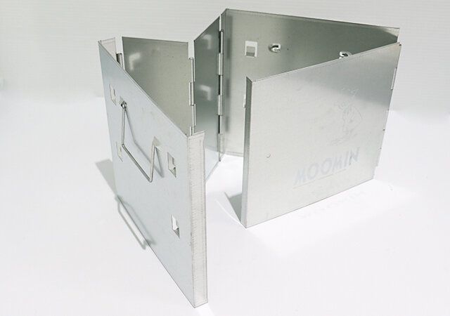 モノマスター3月号増刊の付録のムーミンの燻製器の組み立て方