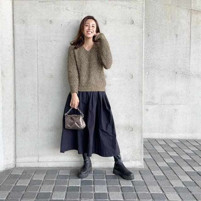 冬におすすめの大人の黒スカートコーデ