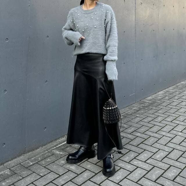 冬におすすめの大人の黒スカートコーデ