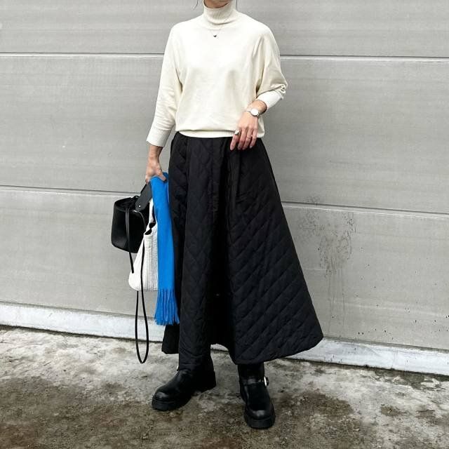 冬におすすめの大人の黒スカートコーデ