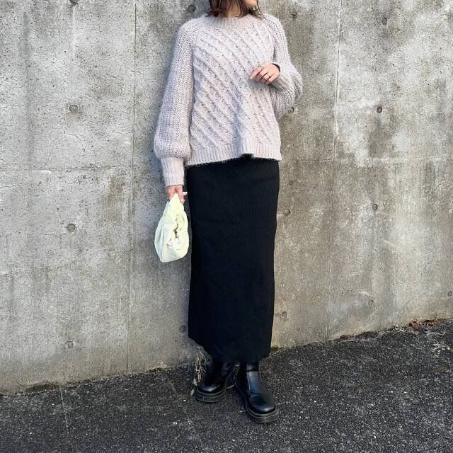 冬におすすめの大人の黒スカートコーデ