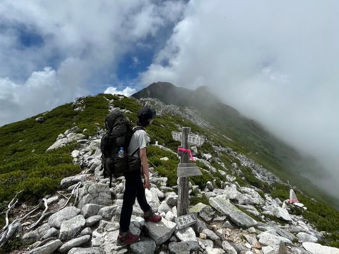 ウィックロンTを山で着ている筆者