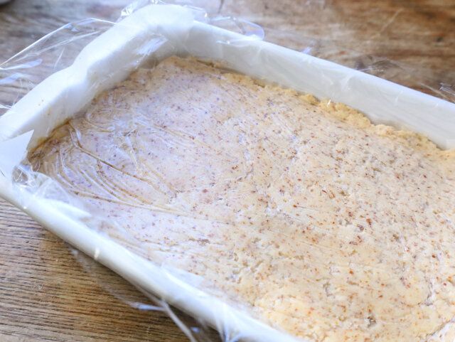 ケーキバー レシピ 生地を型に入れる