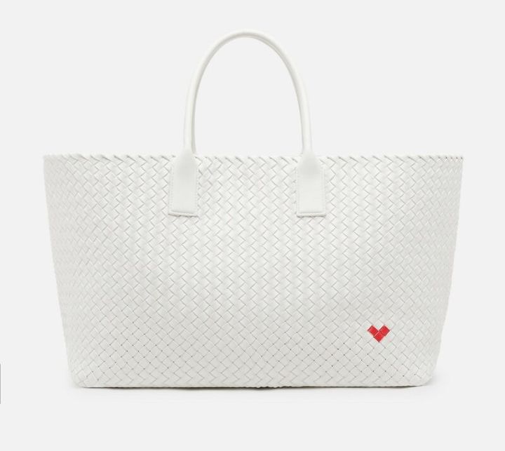 ボッテガ・ヴェネタ 赤いハートが可愛いバッグ