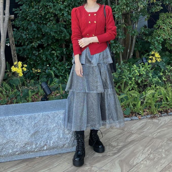 ハートボタンニット×Availのグレーの「ラメチュールティアードスカート」