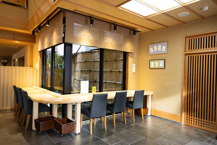 茶の湯文化が息づく島根・松江の「彩雲堂 本店」で松江銘菓をいただきます