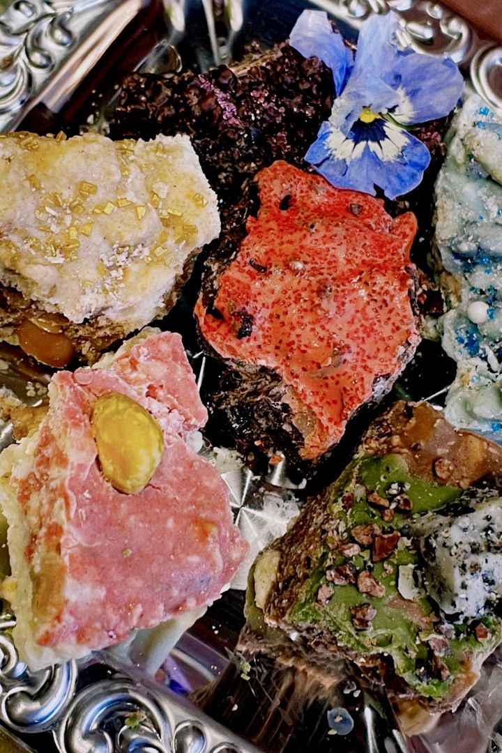 バレンタインイベント2024♡ 巨大チョコレート山脈＆ホットチョコレート飲み放題【ささやかですてきなもの 大谷有紀 vol.178】