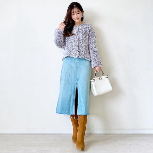 UNIQLO「デニスカ」ショートコーデの女性