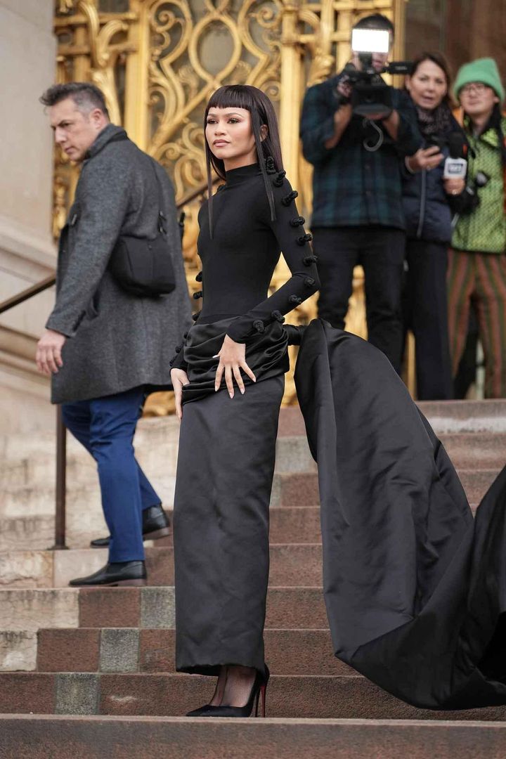 画像1: 本物のバラの花びらが使われたジャケットが存在感大