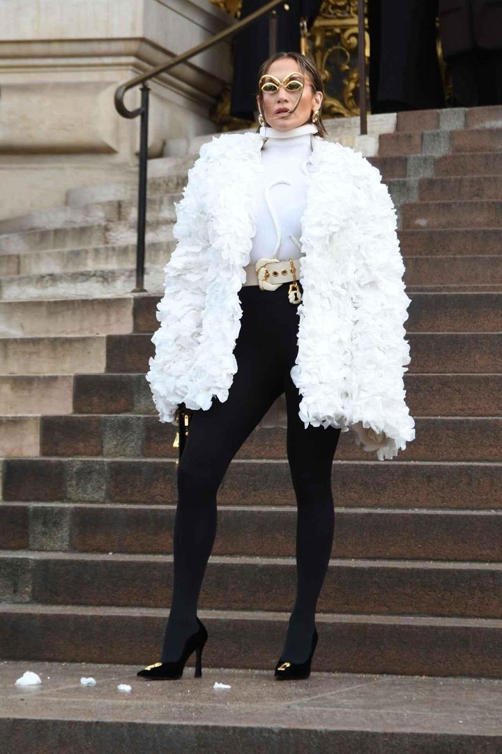 画像2: 本物のバラの花びらが使われたジャケットが存在感大