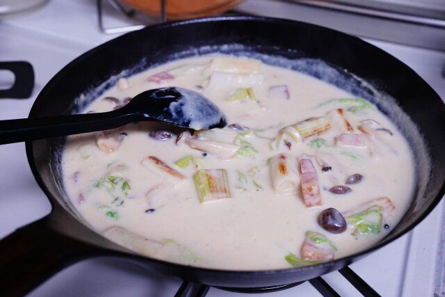 グラタン ホワイトソース 米粉 レシピ ホワイトソースに味付けをして煮る