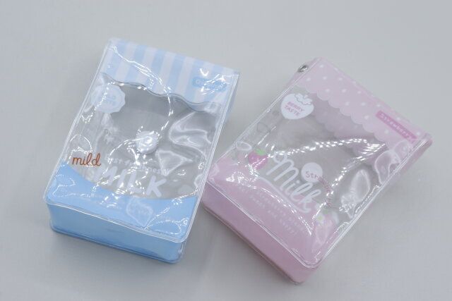 牛乳パック風のデザインがかわいいセリアのドールポーチ
