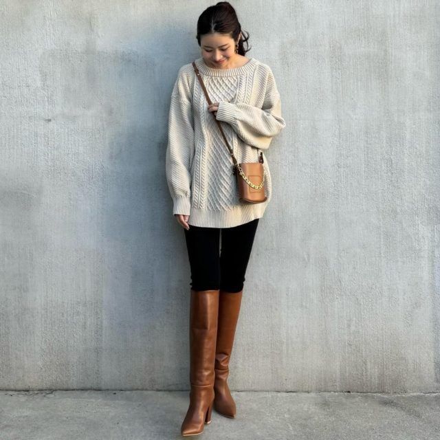 Classical Elf「2Wayニット」後コーデの女性