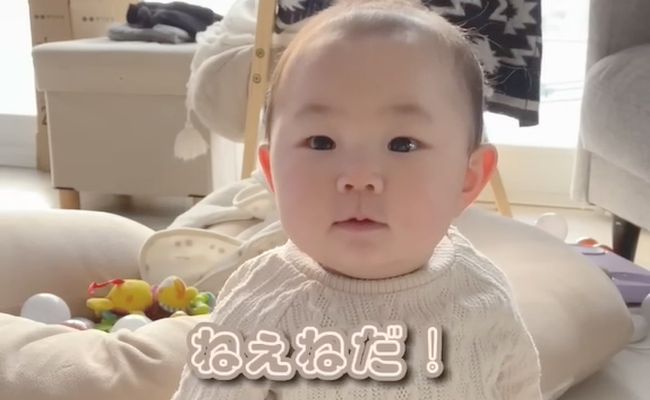 のんびり午後に突然現れた人物！ベビーが見せた驚きの反応