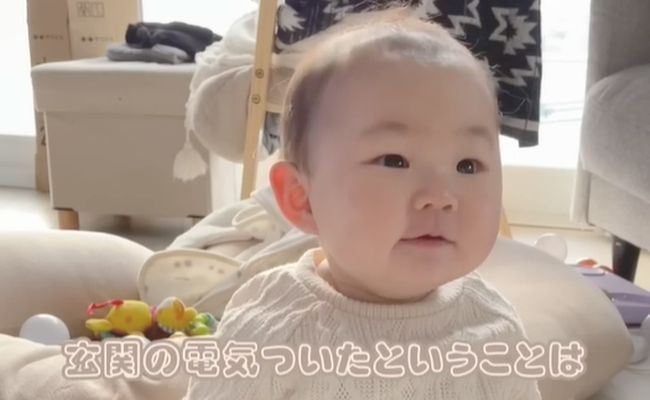 のんびり午後に突然現れた人物！ベビーが見せた驚きの反応