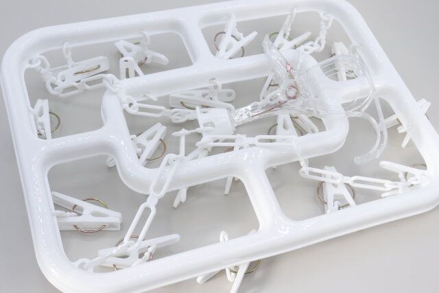 ダイソーの角型ハンガー（ポリカーボネートフック、20ピンチ）