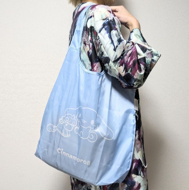 青を肩にかけたところ