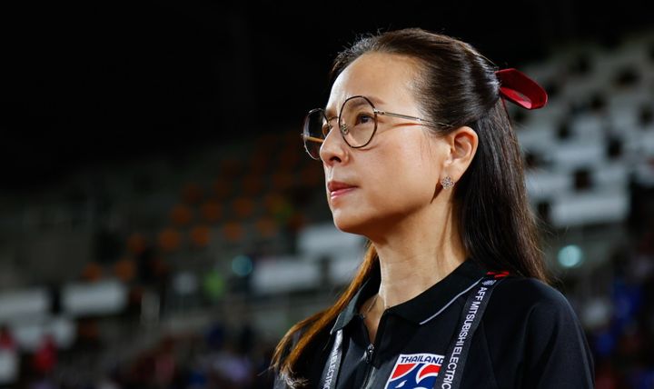 世界で躍進するのは選手だけじゃない。快進撃のタイ代表の日本人監督とそのサポーター