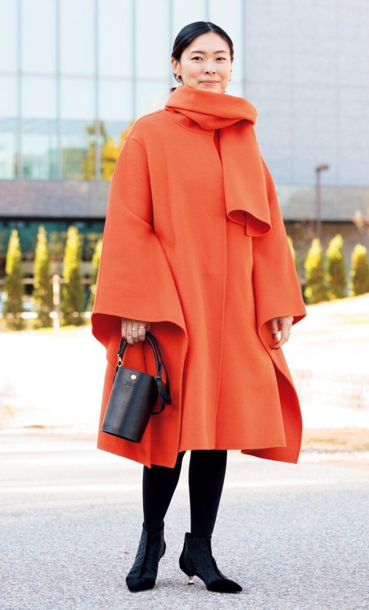 ヘアスタイリスト sucoさん シーニュのコート オレンジ色