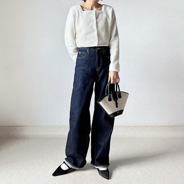 バギージーンズを着用したコーデ