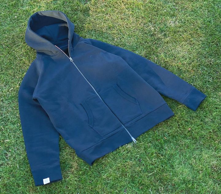 鹿島アントラーズ、オリジナルアパレルを発売！パーカーは「ホントに鹿島？」な超シンプルデザイン