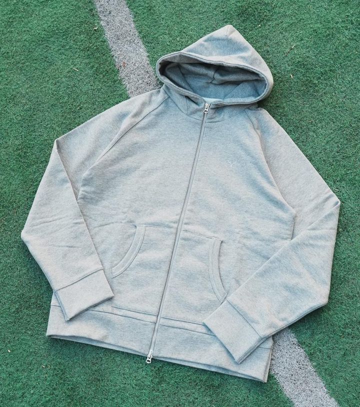 鹿島アントラーズ、オリジナルアパレルを発売！パーカーは「ホントに鹿島？」な超シンプルデザイン