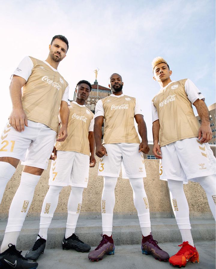 ヴェルディ川崎の再来？！アメリカ2部に「スパークするコカコーラ」のユニが現れる