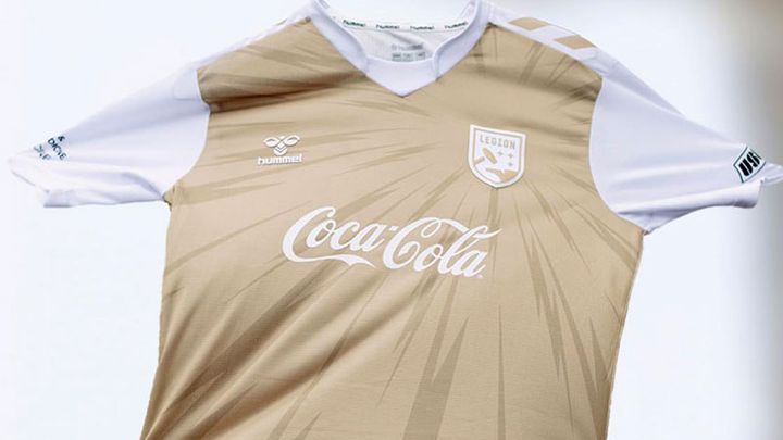 ヴェルディ川崎の再来？！アメリカ2部に「スパークするコカコーラ」のユニが現れる