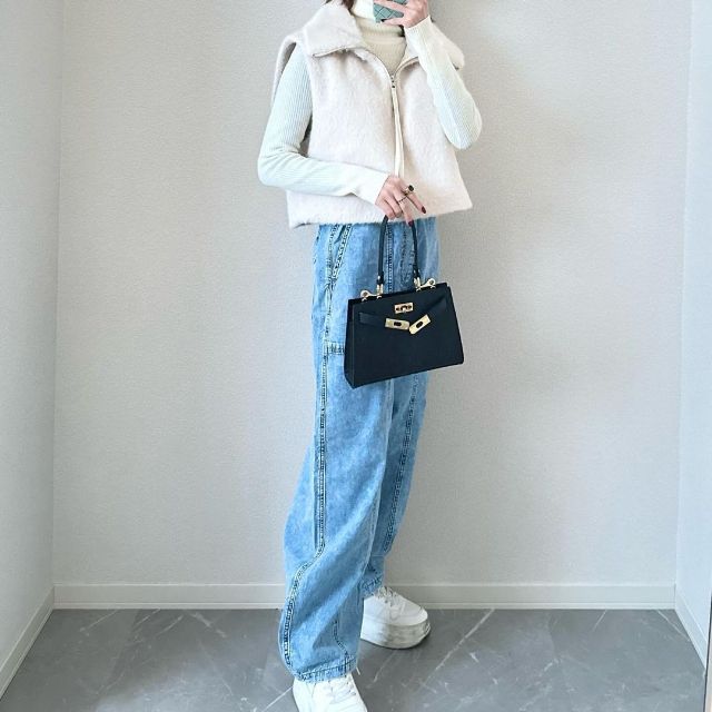 コクーンジョガープルオンパンツを着用したコーデ