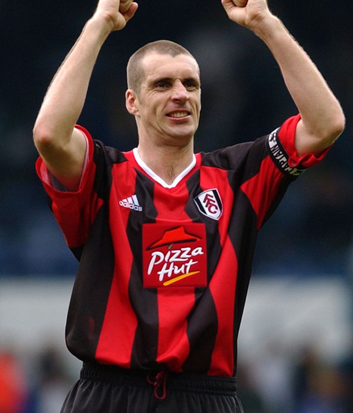 サッカー界最強の「赤黒ストライプ」ユニフォームを着る5チーム