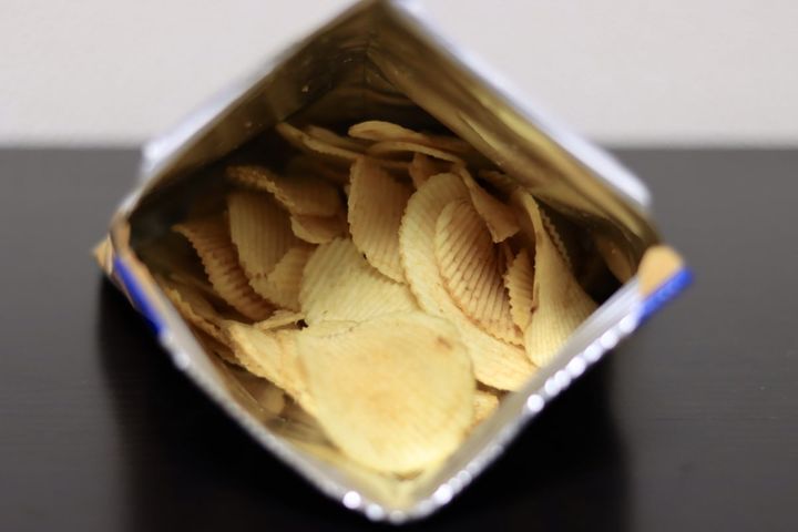 クリップや輪ゴムがないと、保存に困ることが多い袋入りの菓子