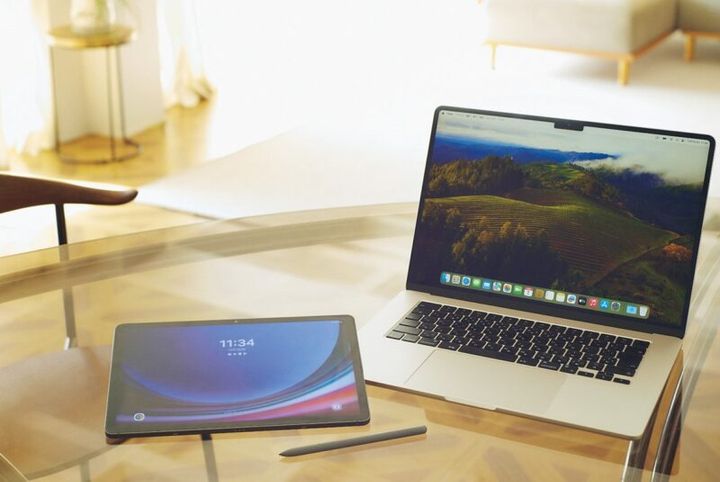 シウマさん 開運仕事アイテム PCやスマホなどは最新に