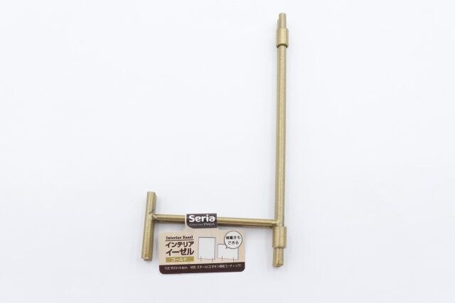 セリアのインテリアイーゼル ゴールドの商品情報