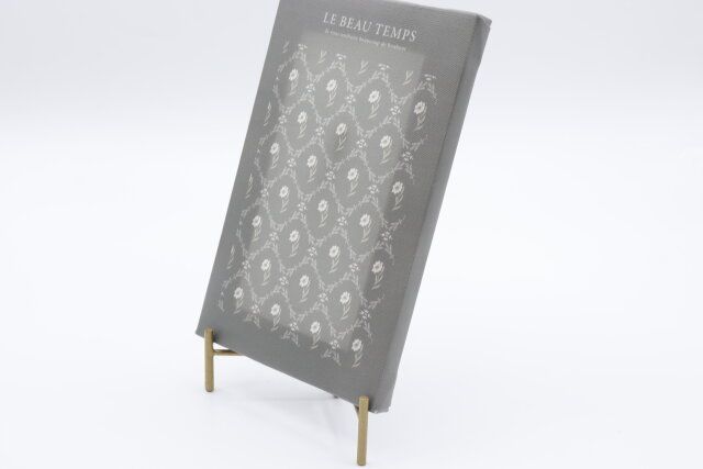 セリアのインテリアイーゼル ゴールドはタテで使用可能