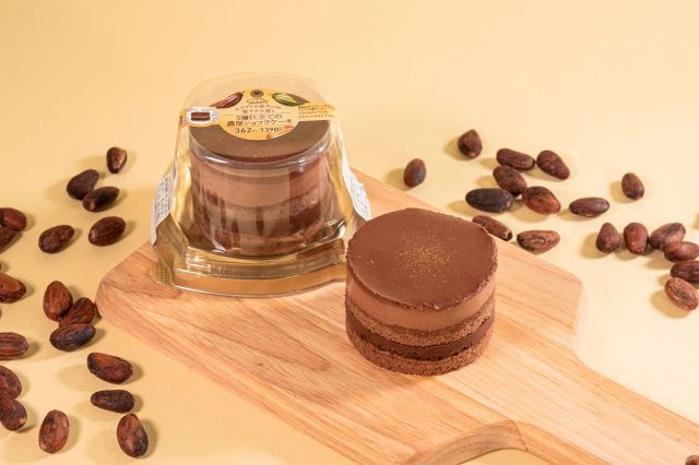 ファミリーマート「5層仕立ての濃厚ショコラケーキ」