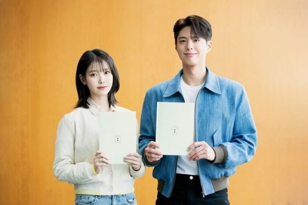 IU、パク・ボゴム