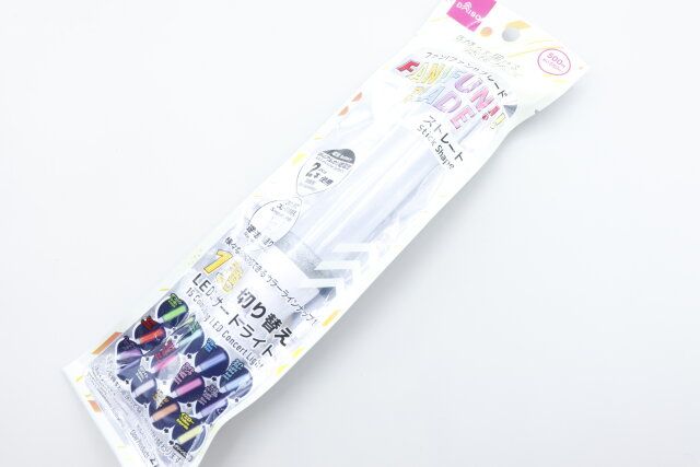 ダイソーのファン！ファン！！ブレード（LEDコンサートライト、15色チェンジ、ストレート型）のパッケージ