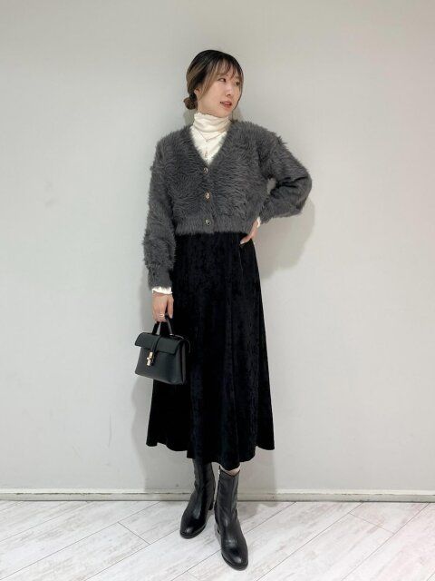 黒キャミワンピースのコーデ