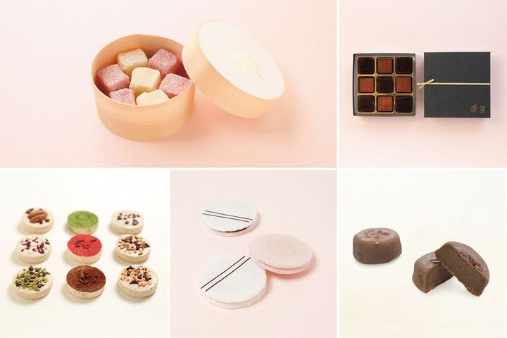（左から時計回りに）「cube チョコレート小餅」、「カカオ豆羊羹（ようかん）」、「ほのほの 黒糖ショコラ」、「たねあわせ」、「焼き鳳瑞 ＜待ち春＞」