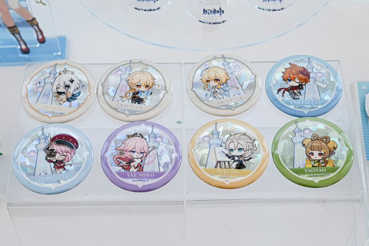 ブラインド⽸バッジ 全8種 1個440円 / 1BOX（8個⼊り）3520円