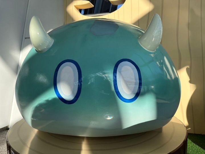 どこから見ても可愛いスライム。どこか飛んでいかないか心配ですが、大人しく待ってくれているようです。