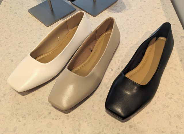 GUの「スクエアフラットシューズ」