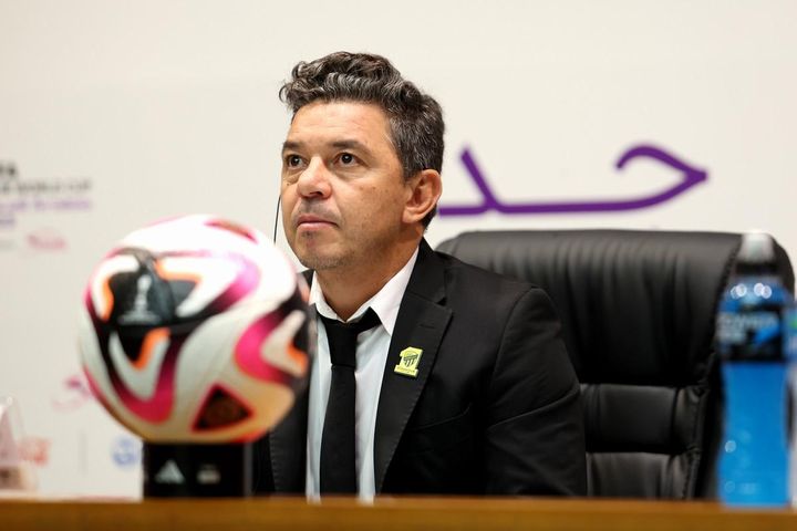 チャビ監督退任のバルセロナ「新指揮官候補の8名」