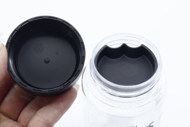 セリアのドリンクボトル350 ALWAYSのフタ